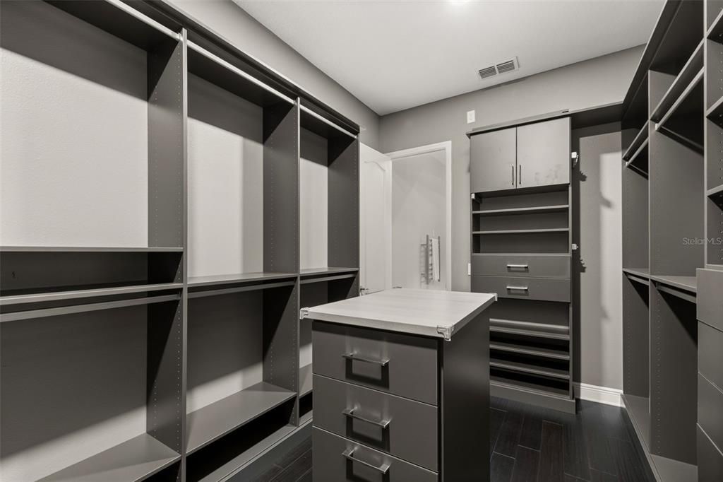 合同活跃: $1,295,000 (4 贝兹, 3 浴室, 3364 平方英尺)