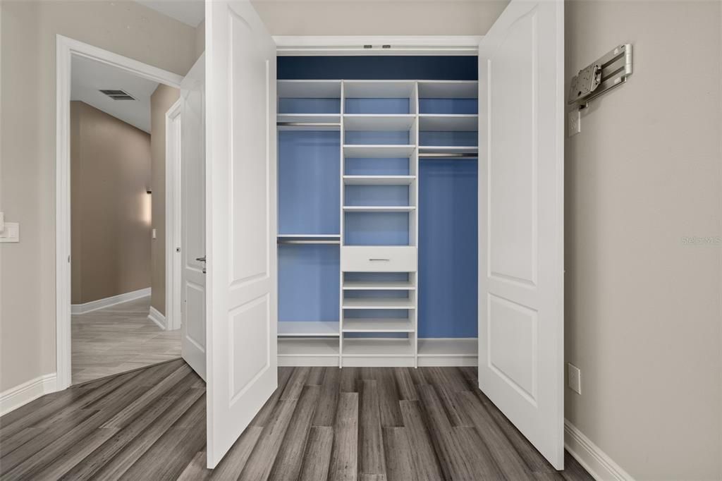 合同活跃: $1,295,000 (4 贝兹, 3 浴室, 3364 平方英尺)