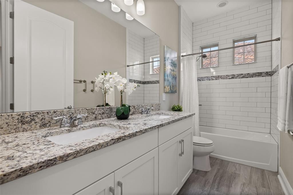 合同活跃: $1,295,000 (4 贝兹, 3 浴室, 3364 平方英尺)