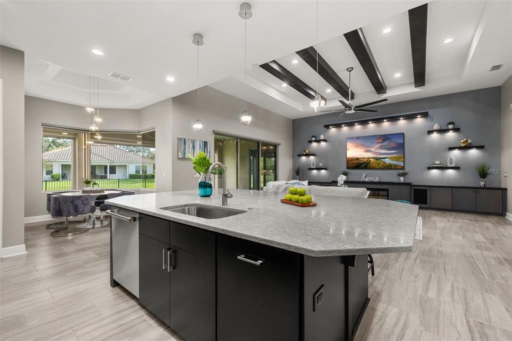 合同活跃: $1,295,000 (4 贝兹, 3 浴室, 3364 平方英尺)