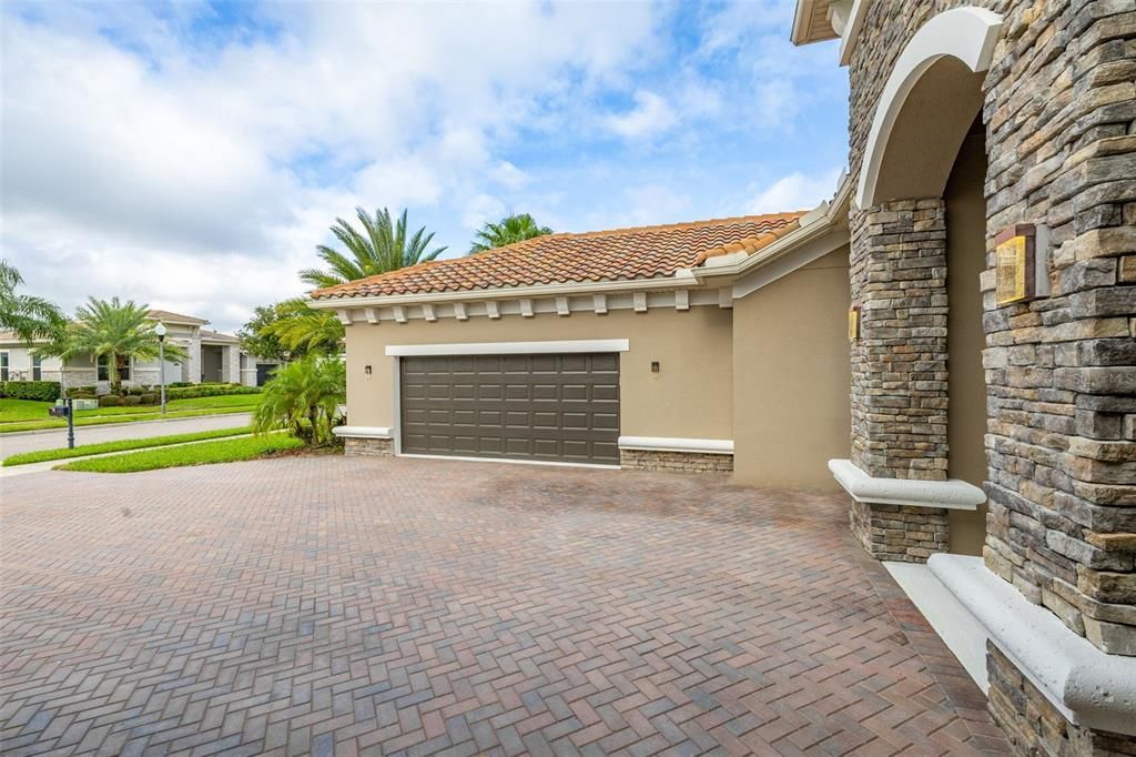 合同活跃: $1,295,000 (4 贝兹, 3 浴室, 3364 平方英尺)