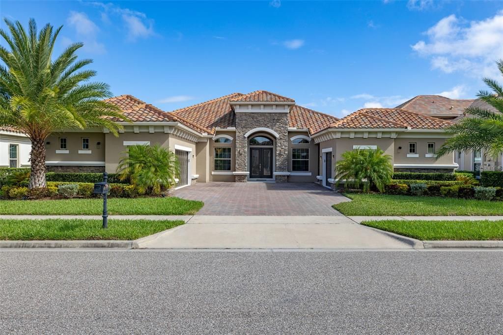 合同活跃: $1,295,000 (4 贝兹, 3 浴室, 3364 平方英尺)