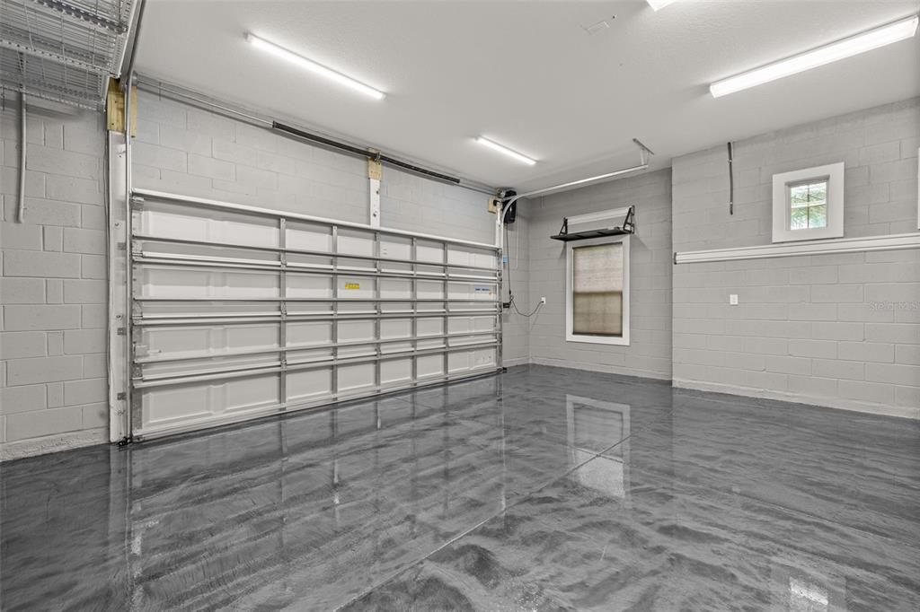 合同活跃: $1,295,000 (4 贝兹, 3 浴室, 3364 平方英尺)