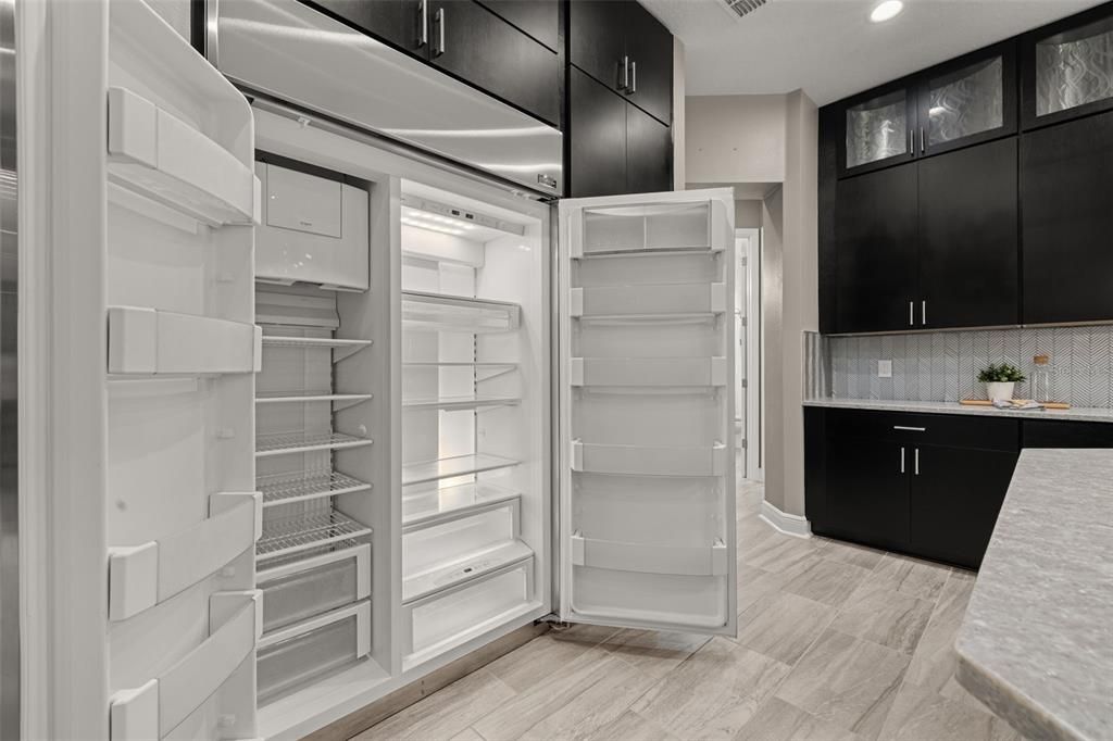 合同活跃: $1,295,000 (4 贝兹, 3 浴室, 3364 平方英尺)