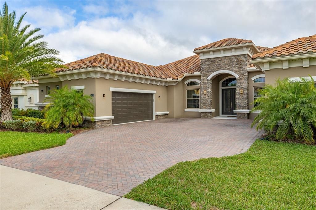 合同活跃: $1,295,000 (4 贝兹, 3 浴室, 3364 平方英尺)