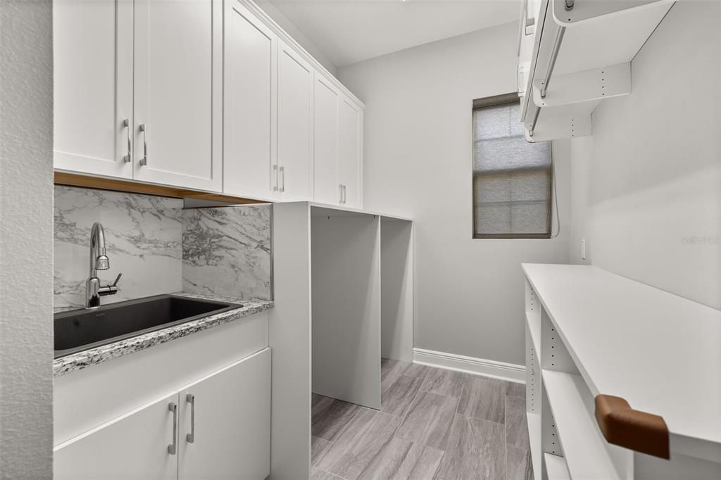 合同活跃: $1,295,000 (4 贝兹, 3 浴室, 3364 平方英尺)