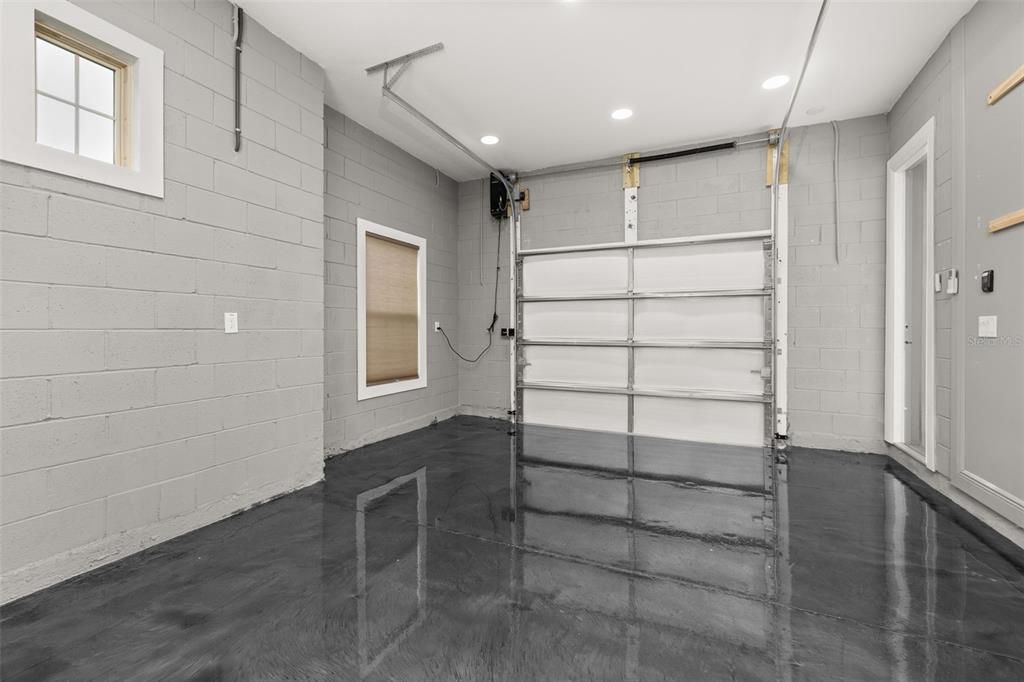 合同活跃: $1,295,000 (4 贝兹, 3 浴室, 3364 平方英尺)