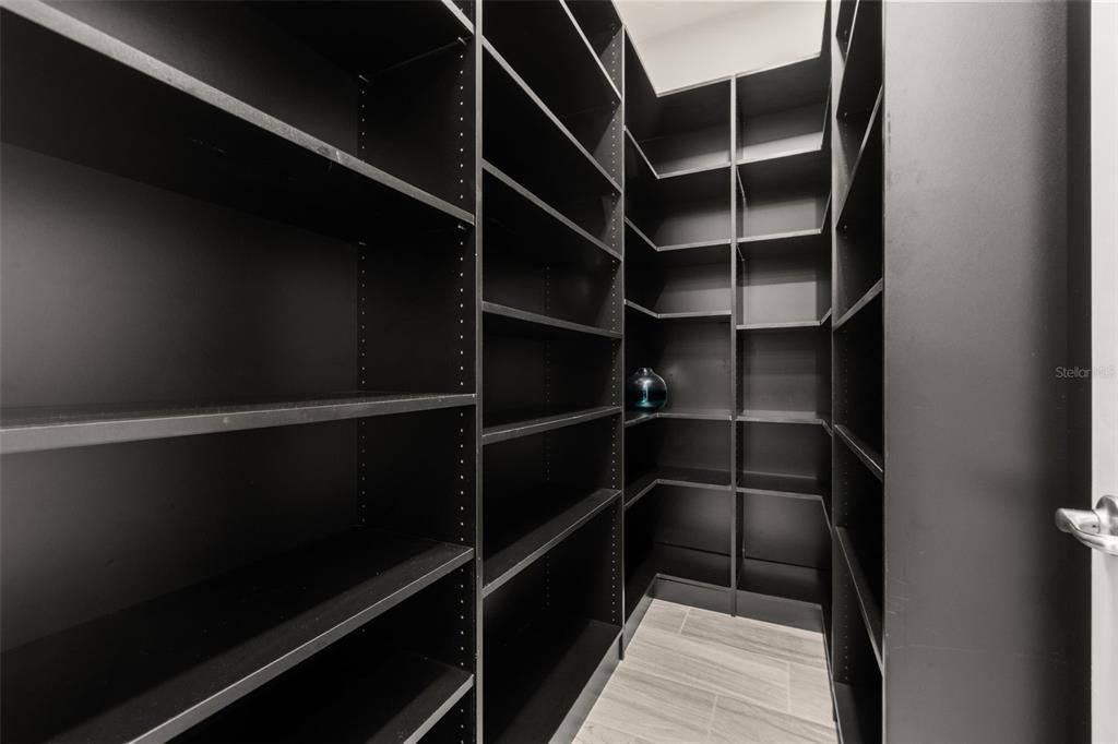 合同活跃: $1,295,000 (4 贝兹, 3 浴室, 3364 平方英尺)