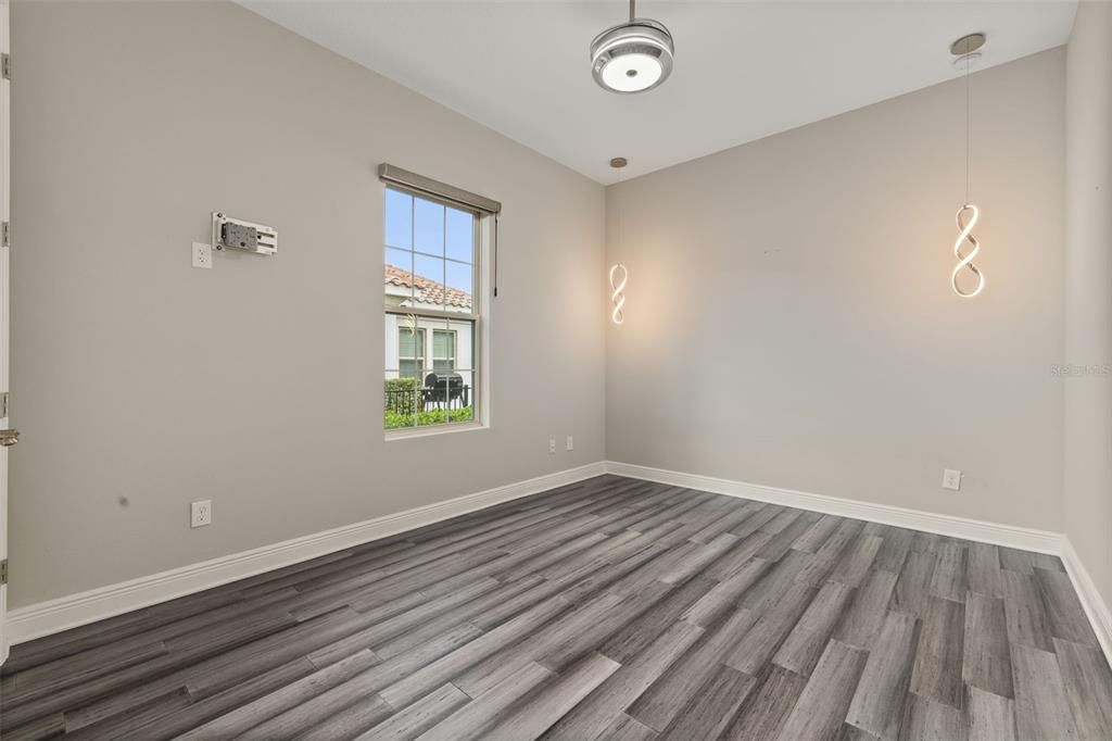 合同活跃: $1,295,000 (4 贝兹, 3 浴室, 3364 平方英尺)