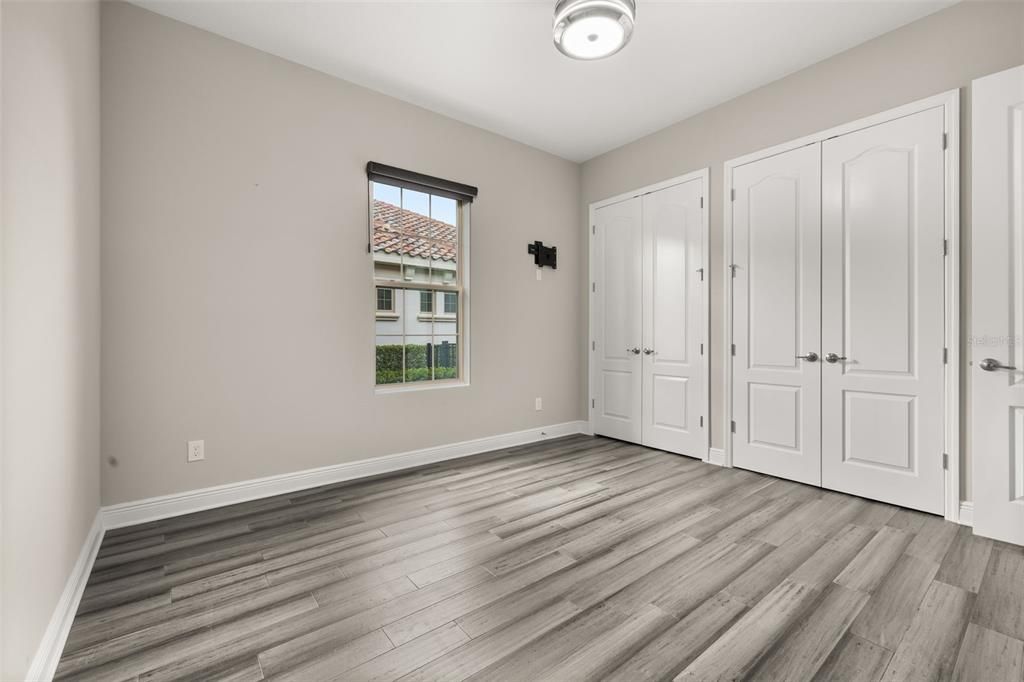 合同活跃: $1,295,000 (4 贝兹, 3 浴室, 3364 平方英尺)