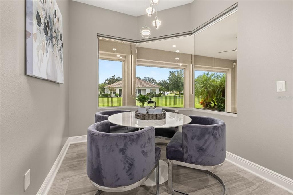 合同活跃: $1,295,000 (4 贝兹, 3 浴室, 3364 平方英尺)