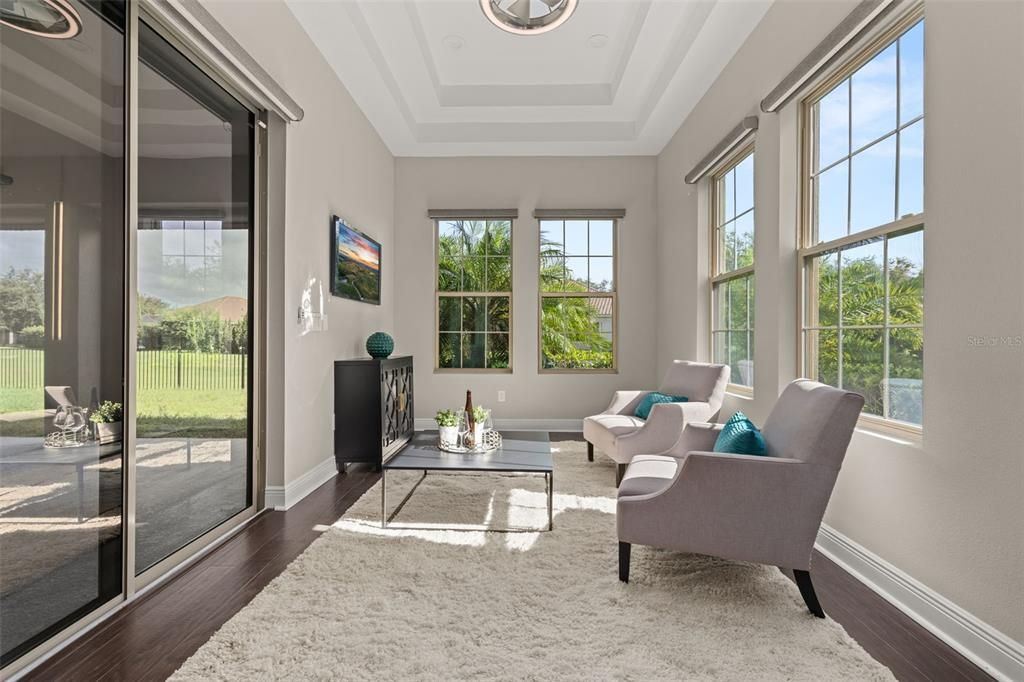 合同活跃: $1,295,000 (4 贝兹, 3 浴室, 3364 平方英尺)