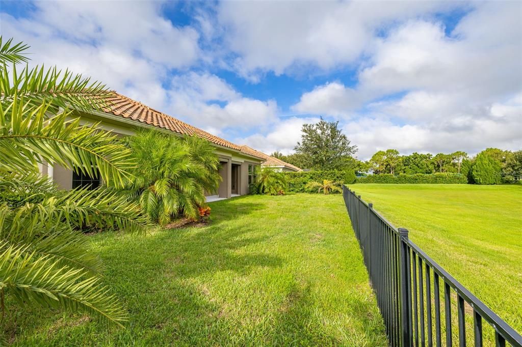 合同活跃: $1,295,000 (4 贝兹, 3 浴室, 3364 平方英尺)