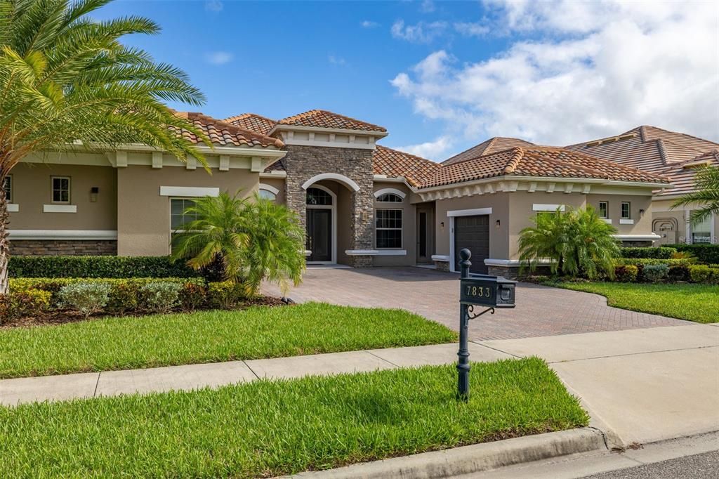 合同活跃: $1,295,000 (4 贝兹, 3 浴室, 3364 平方英尺)