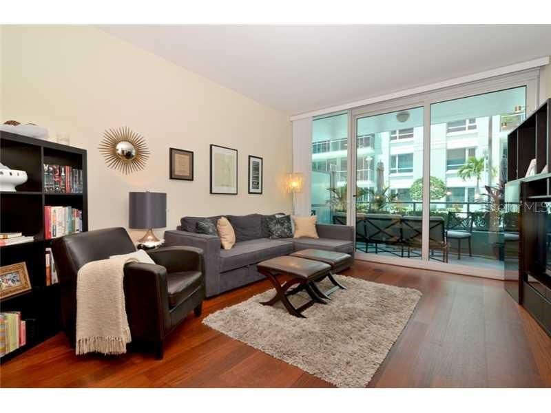 Под контрактом: $2,990 (2 спален, 2 ванн, 1134 Квадратных фут)