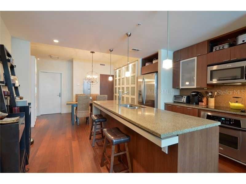 Под контрактом: $2,990 (2 спален, 2 ванн, 1134 Квадратных фут)