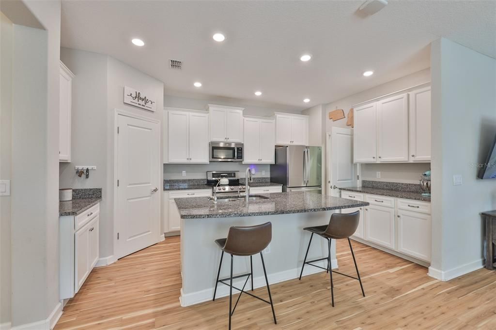 На продажу: $427,000 (4 спален, 3 ванн, 2057 Квадратных фут)