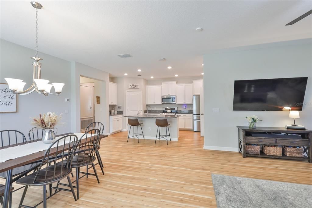 На продажу: $427,000 (4 спален, 3 ванн, 2057 Квадратных фут)