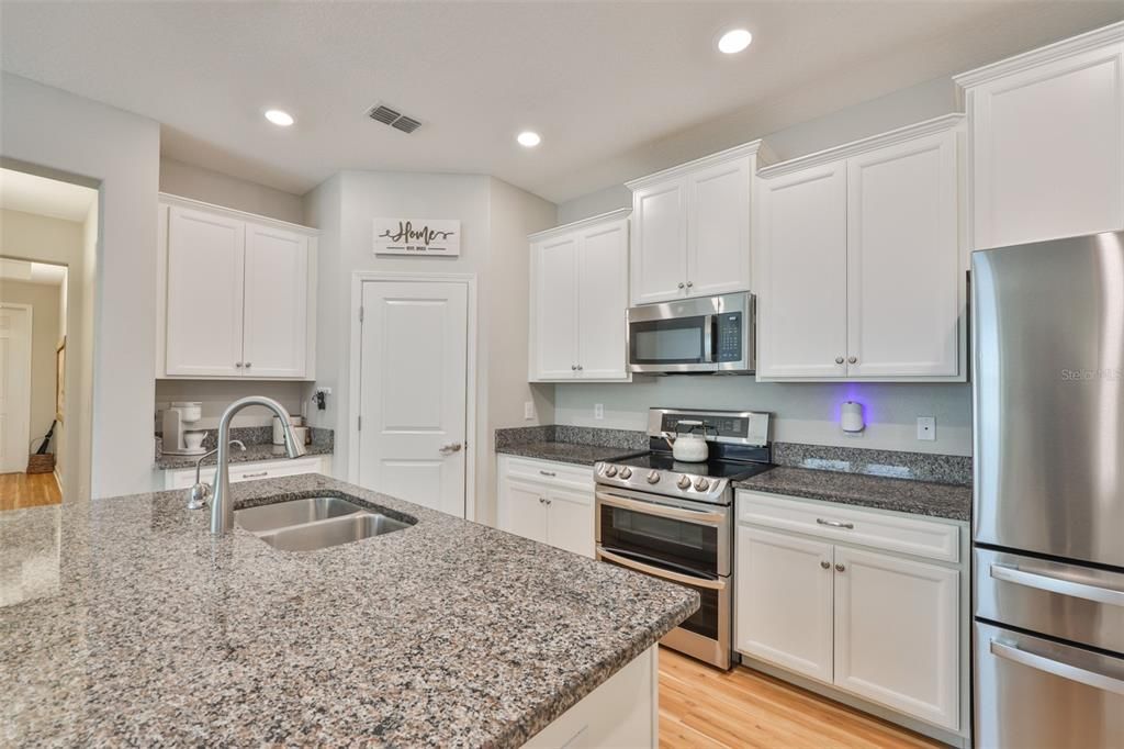 На продажу: $427,000 (4 спален, 3 ванн, 2057 Квадратных фут)