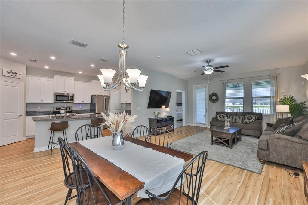 На продажу: $427,000 (4 спален, 3 ванн, 2057 Квадратных фут)