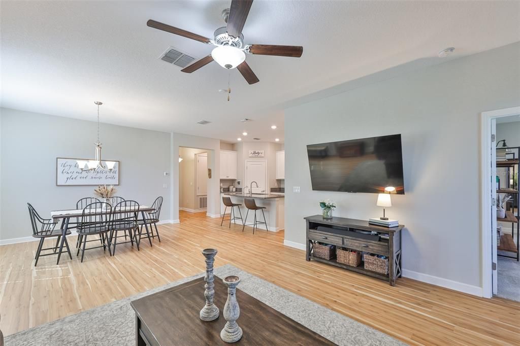 На продажу: $427,000 (4 спален, 3 ванн, 2057 Квадратных фут)