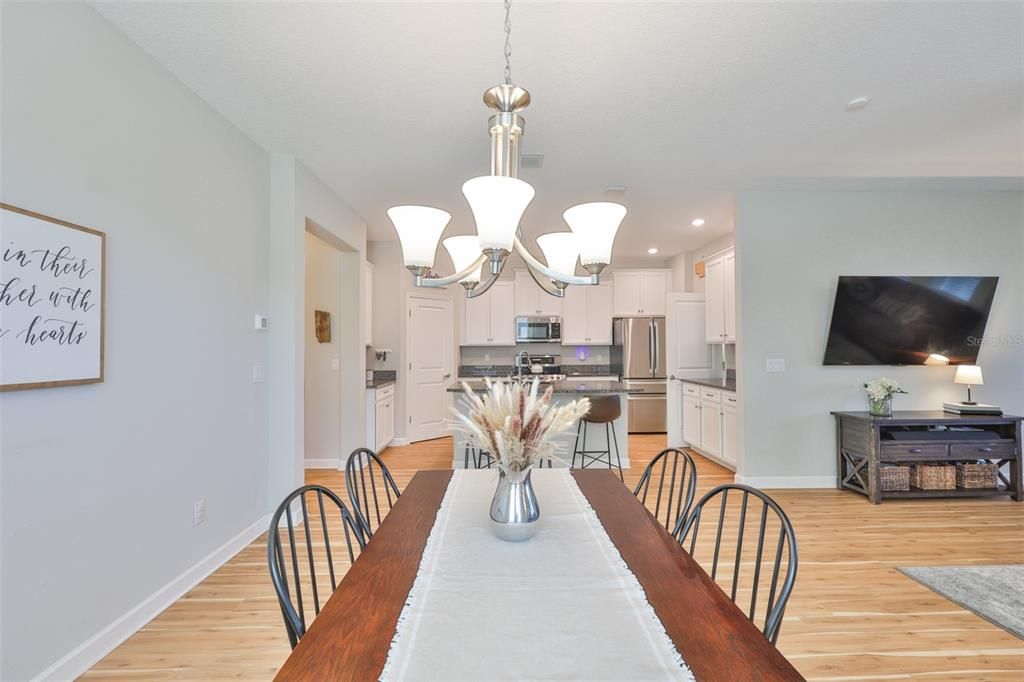 На продажу: $427,000 (4 спален, 3 ванн, 2057 Квадратных фут)