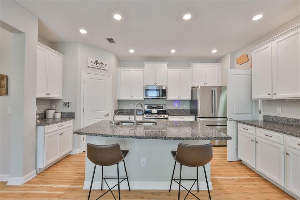 На продажу: $427,000 (4 спален, 3 ванн, 2057 Квадратных фут)