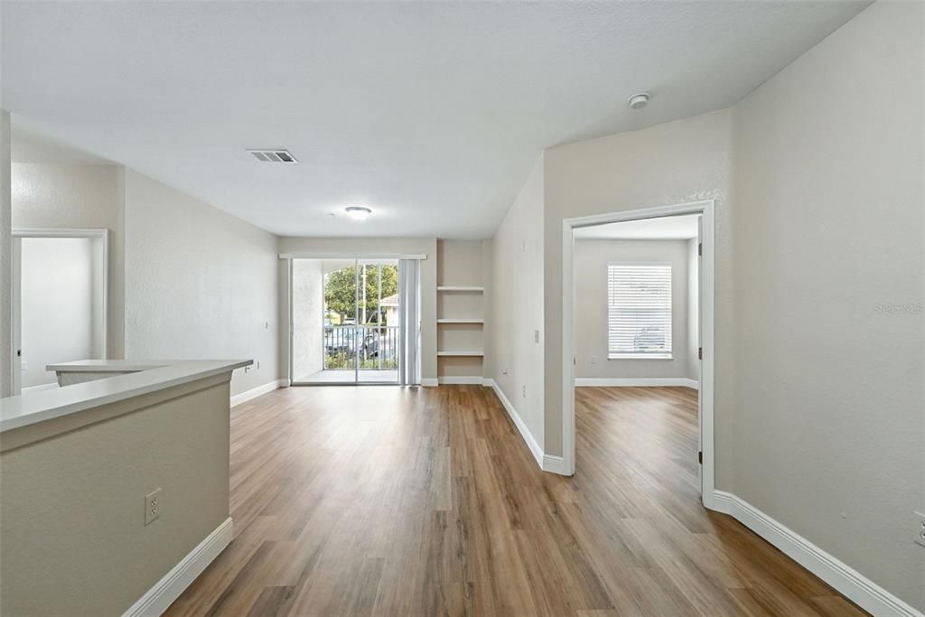 На продажу: $230,000 (4 спален, 2 ванн, 1372 Квадратных фут)