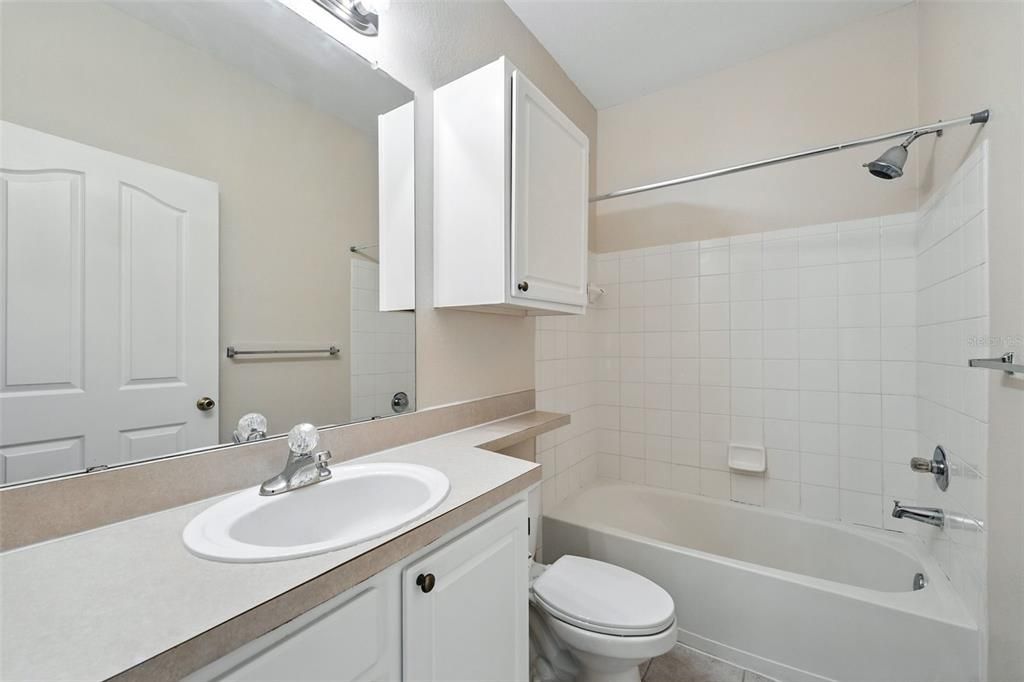 На продажу: $230,000 (4 спален, 2 ванн, 1372 Квадратных фут)