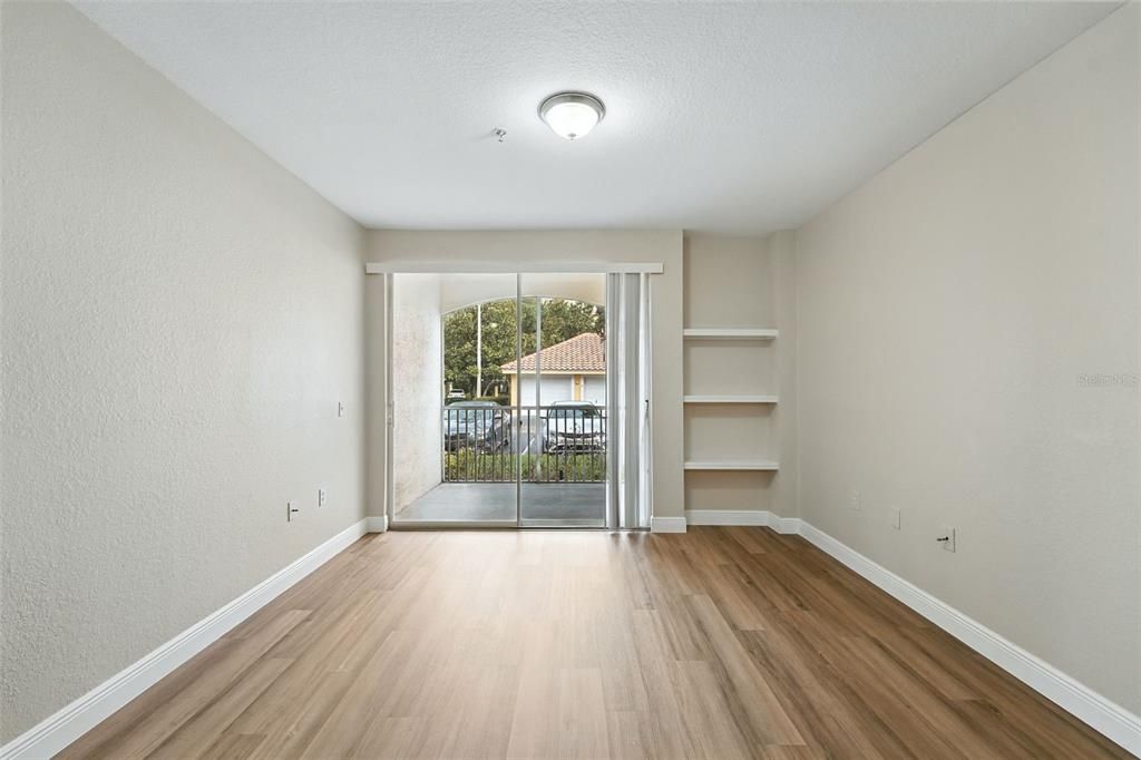 На продажу: $230,000 (4 спален, 2 ванн, 1372 Квадратных фут)