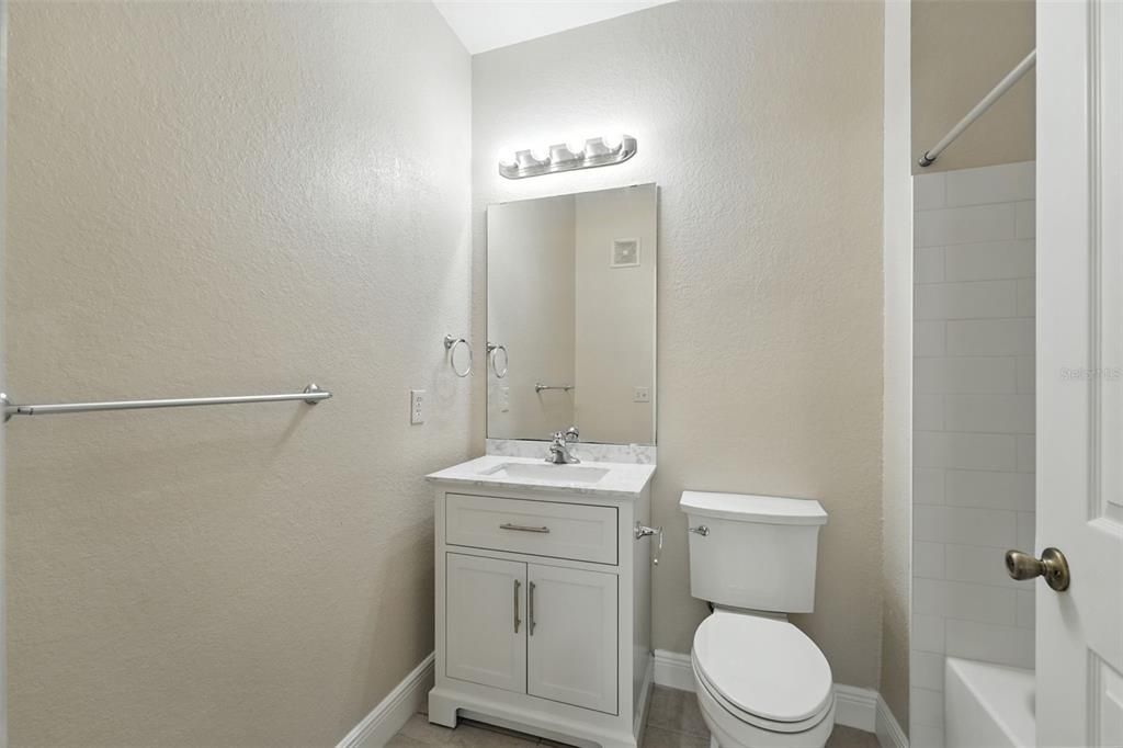 На продажу: $230,000 (4 спален, 2 ванн, 1372 Квадратных фут)