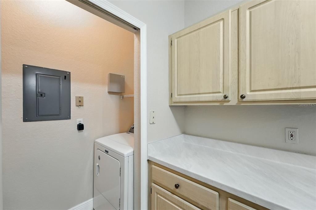 На продажу: $230,000 (4 спален, 2 ванн, 1372 Квадратных фут)