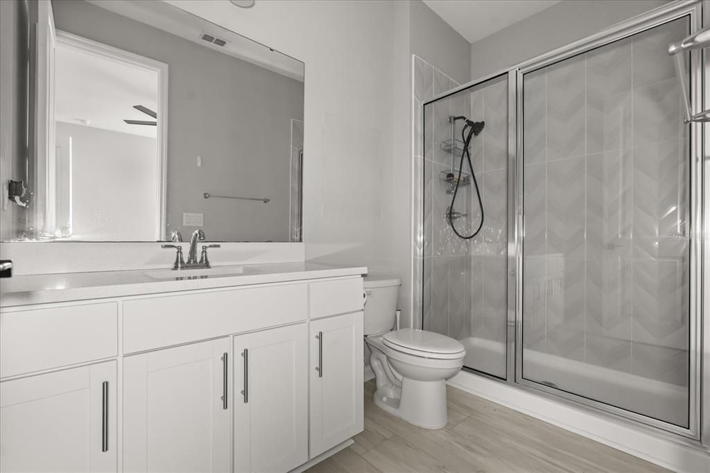 合同活跃: $269,900 (4 贝兹, 3 浴室, 2132 平方英尺)