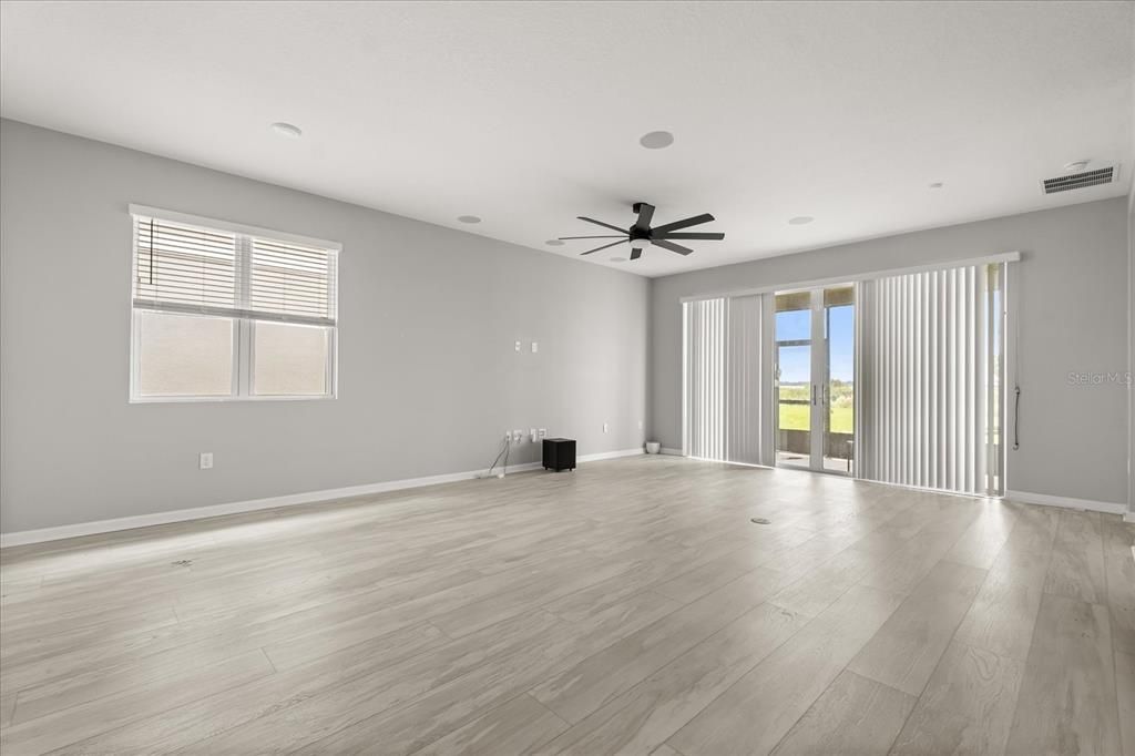 合同活跃: $269,900 (4 贝兹, 3 浴室, 2132 平方英尺)