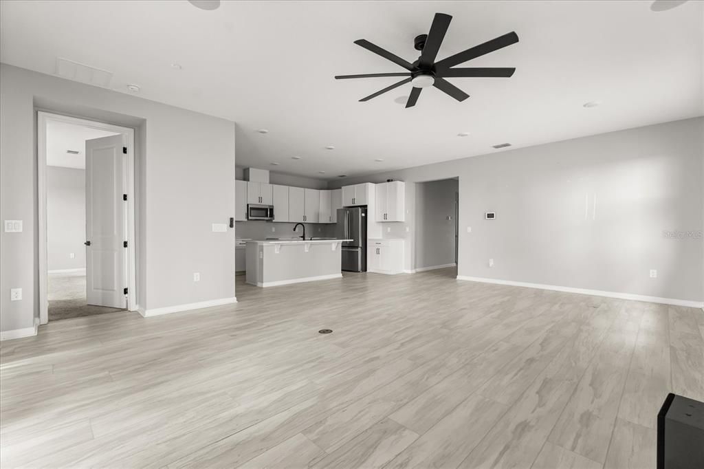 合同活跃: $269,900 (4 贝兹, 3 浴室, 2132 平方英尺)