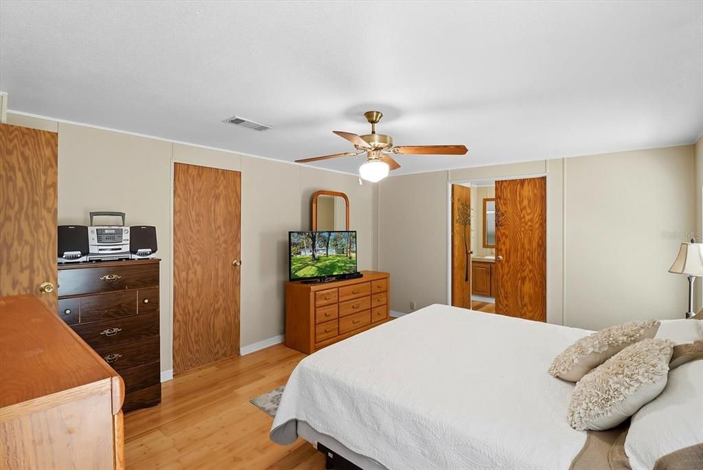 For Sale: $225,000 (3 beds, 2 baths, 1501 Square Feet)