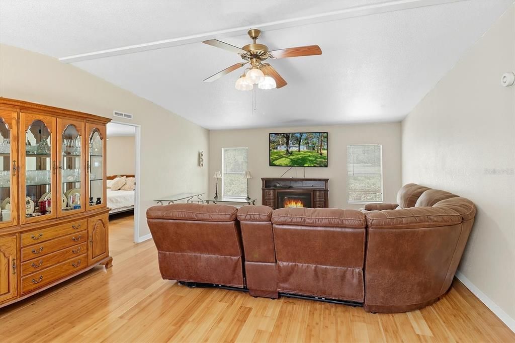 For Sale: $225,000 (3 beds, 2 baths, 1501 Square Feet)