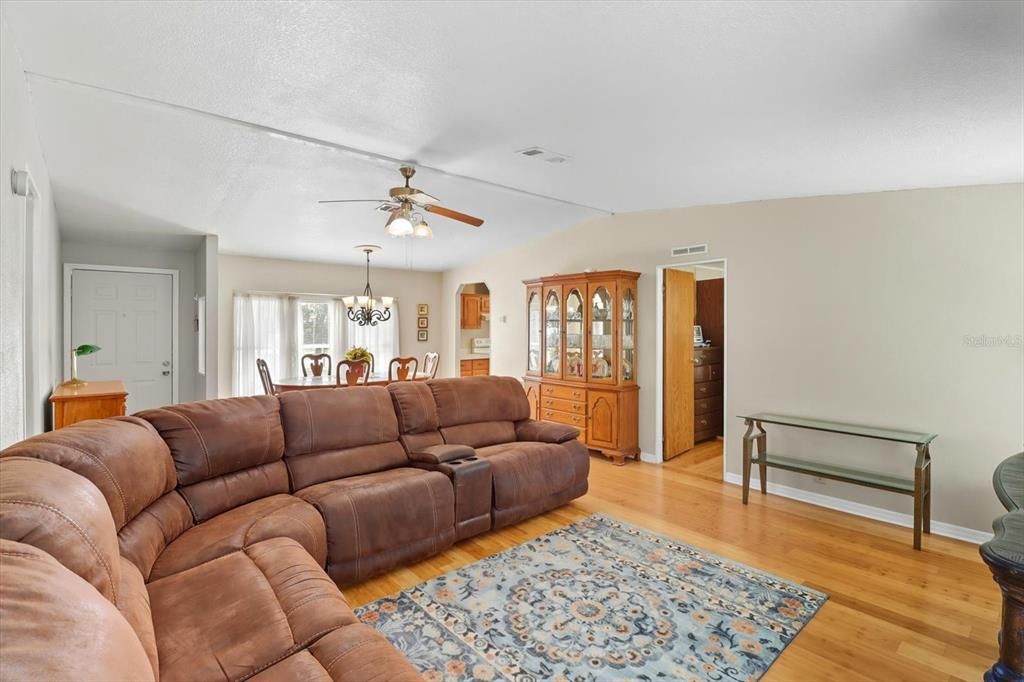 For Sale: $225,000 (3 beds, 2 baths, 1501 Square Feet)