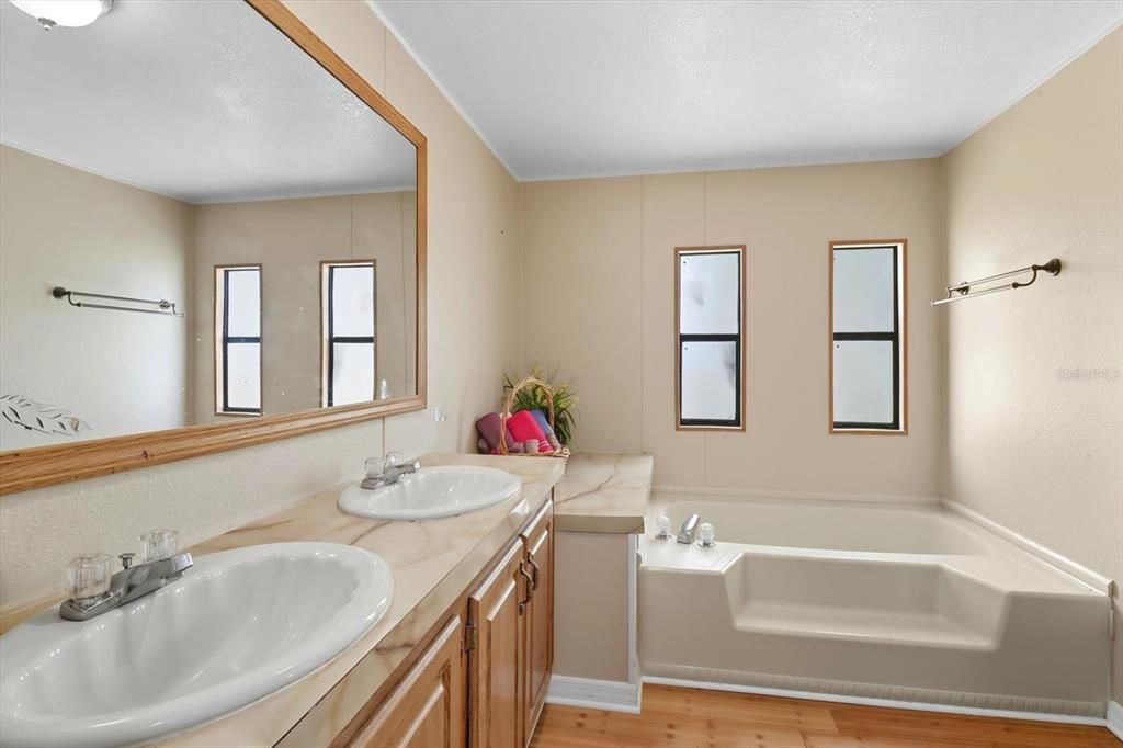 For Sale: $225,000 (3 beds, 2 baths, 1501 Square Feet)