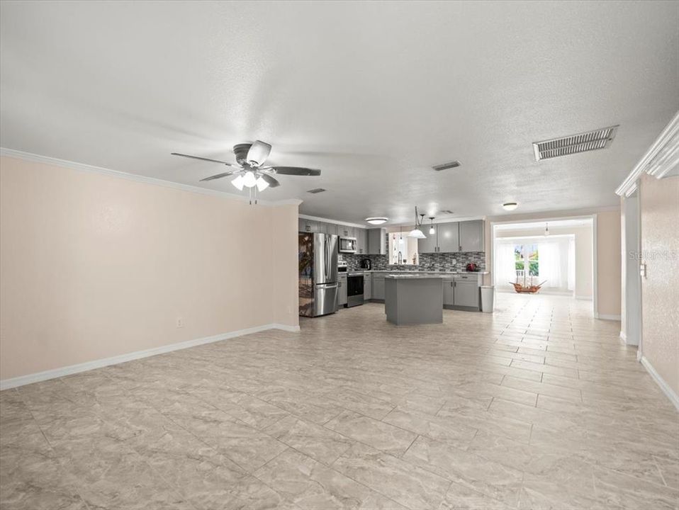 For Sale: $415,000 (3 beds, 2 baths, 1392 Square Feet)