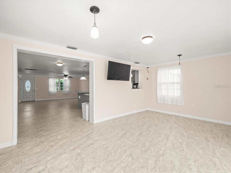 For Sale: $415,000 (3 beds, 2 baths, 1392 Square Feet)