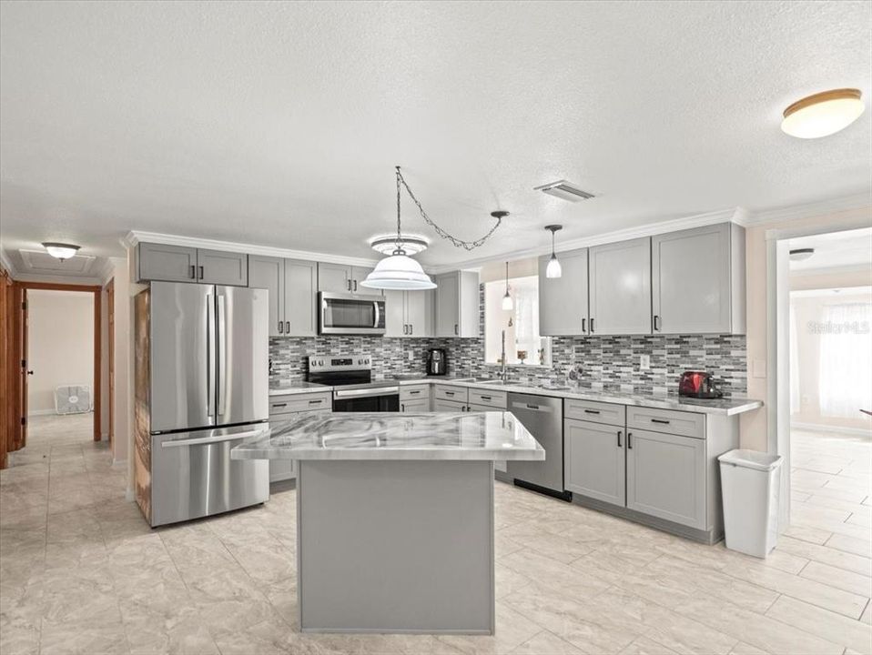 For Sale: $415,000 (3 beds, 2 baths, 1392 Square Feet)