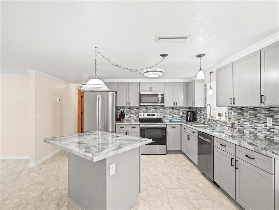 For Sale: $415,000 (3 beds, 2 baths, 1392 Square Feet)