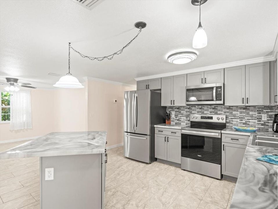 For Sale: $415,000 (3 beds, 2 baths, 1392 Square Feet)