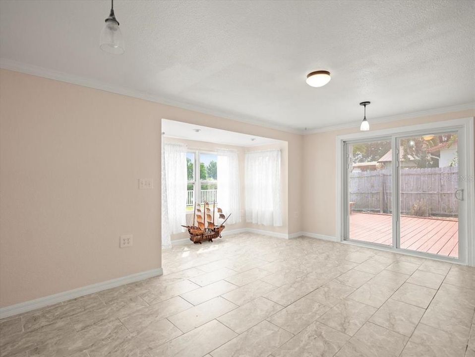 For Sale: $415,000 (3 beds, 2 baths, 1392 Square Feet)