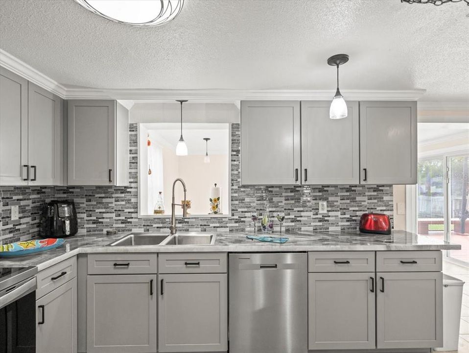 For Sale: $415,000 (3 beds, 2 baths, 1392 Square Feet)