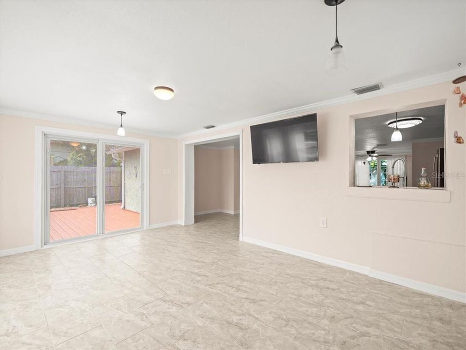 For Sale: $415,000 (3 beds, 2 baths, 1392 Square Feet)