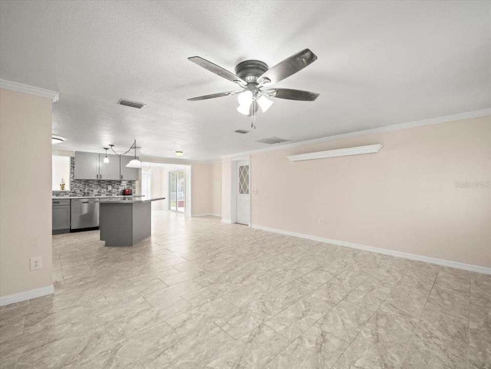 For Sale: $415,000 (3 beds, 2 baths, 1392 Square Feet)