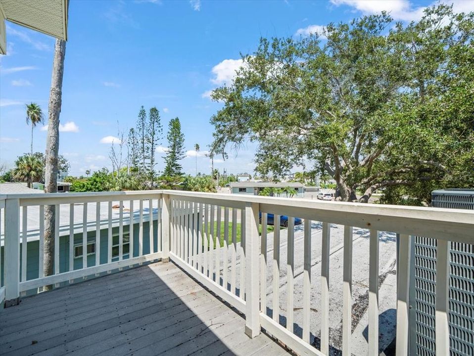 For Sale: $900,000 (3 beds, 2 baths, 2352 Square Feet)