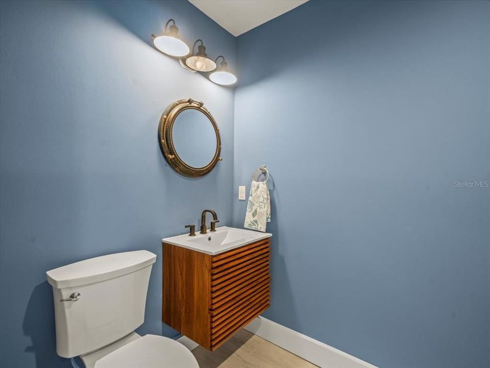 For Sale: $900,000 (3 beds, 2 baths, 2352 Square Feet)